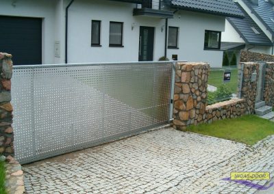 brama ogrodzeniowa przesuwna azurowa