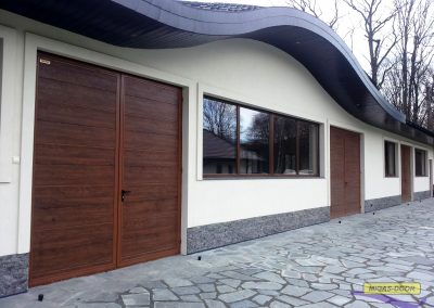 brama garazowa dwuskrzydlowa orzech