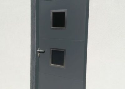 drzwi stalowe panel, antracyt z nierdzewnymi okienkami