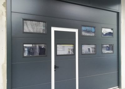 Brama garażowa segmentowa z furtką