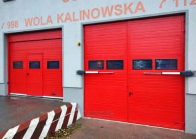 Brama segmentowa z furtką i brama dwuskrzydłowa Migas-Door