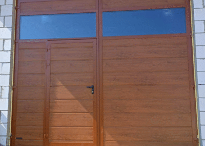 brama garażowa dwuskrzydłowa złoty dąb furtka przeszklenie