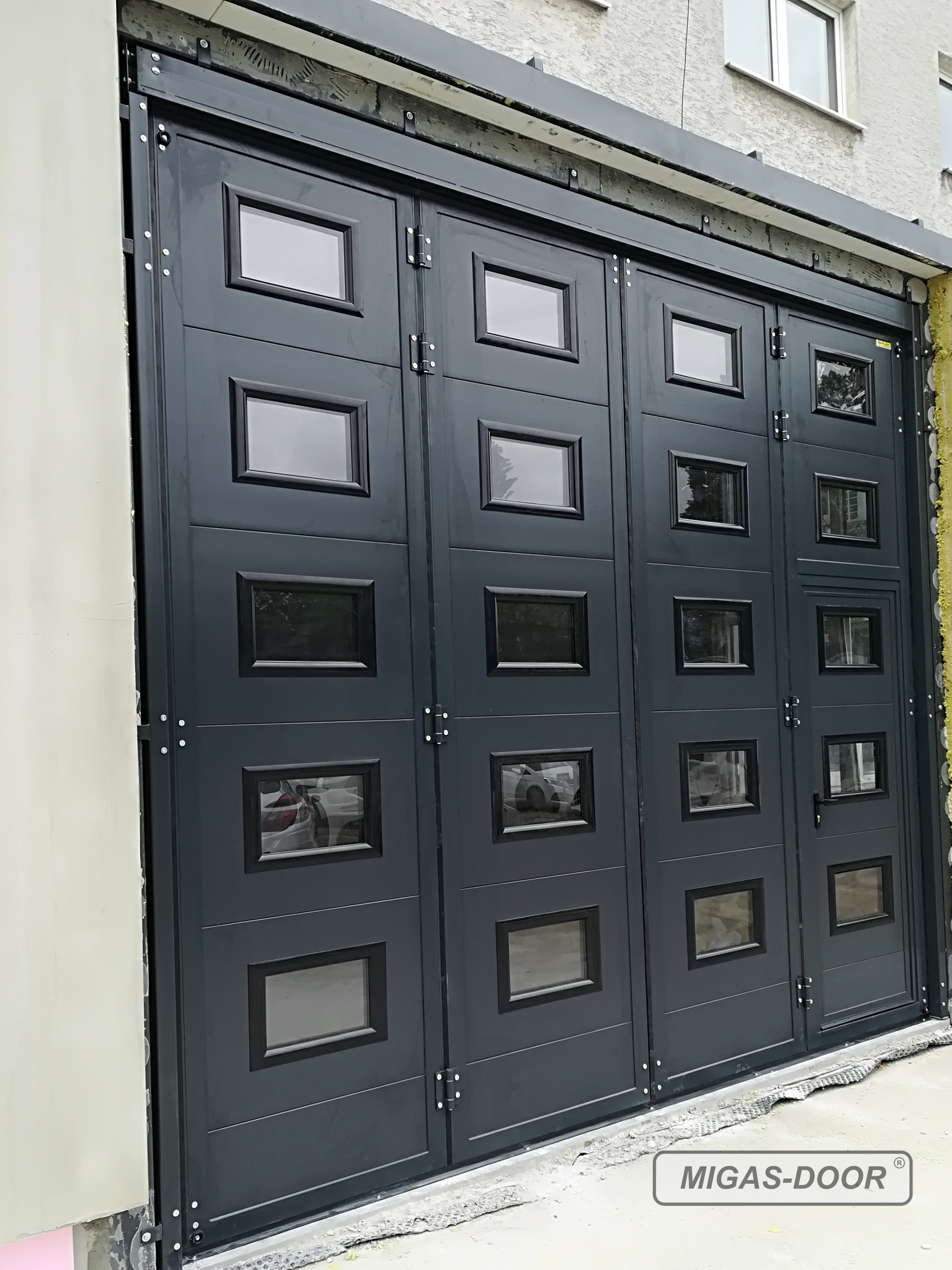 brama przemysłowa harmonijkowa antracyt z okienkami brama przemysłowa harmonijkowa antracyt z okienkami