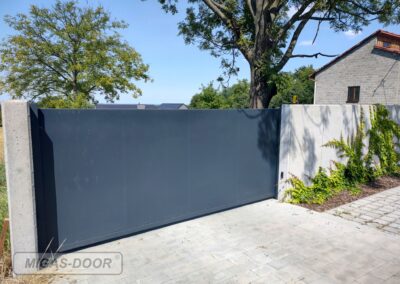 brama przesuwna i furtka pokryta blachą (2)