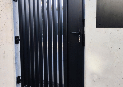 furtka palisada zabudowana