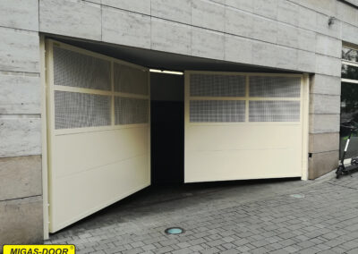 brama dwuskrzydłową z wentylacją do garażu podziemnego